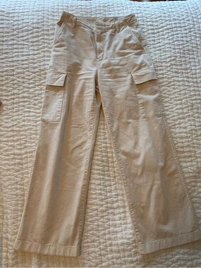 Gap loose khaki cargo pants, size 4, 100% cotton